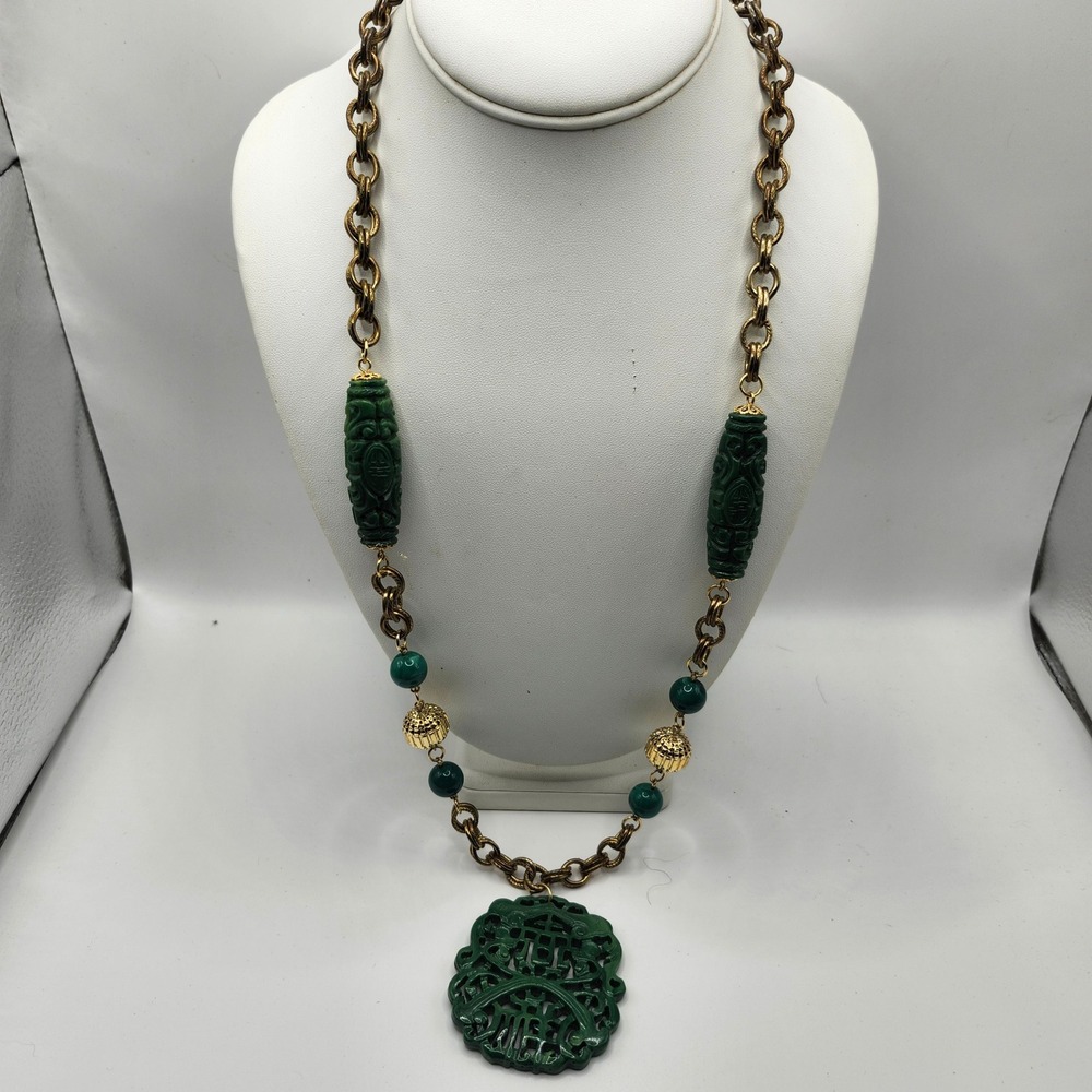 Vintage Faux Green Jade Shou Pendant Necklace‎ Gold Tone Textured Chain READ
